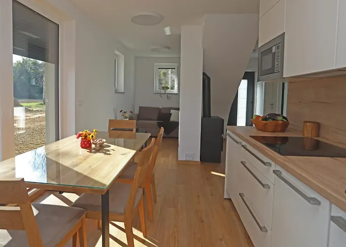 Hisa Stolc * غورنجا رادغونا